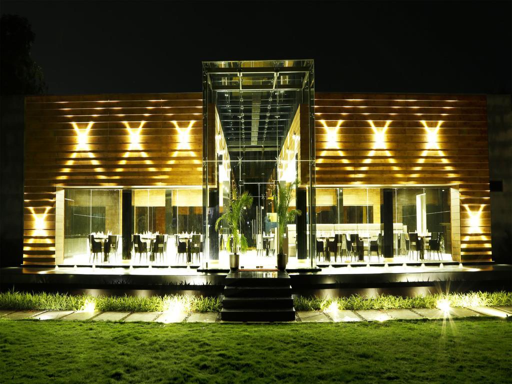 Pleasant Days Resort Chembarambakkam Lake Exterior photo